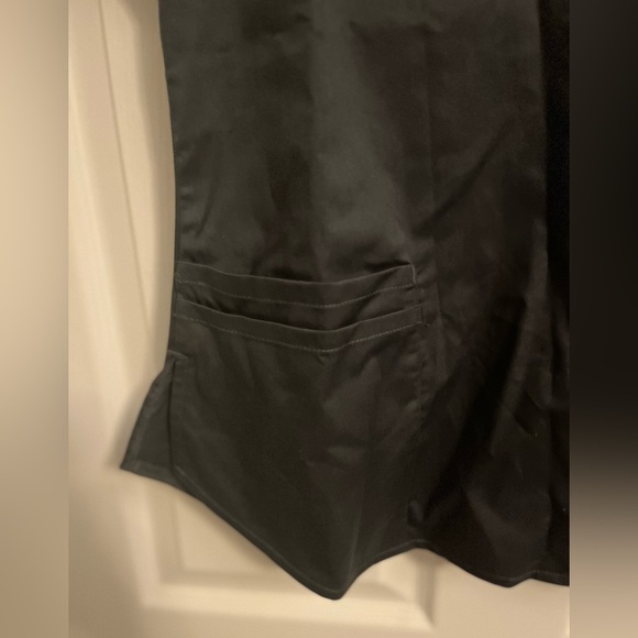 Chic Flex Gray Scrub Top - Picture 4 of 6